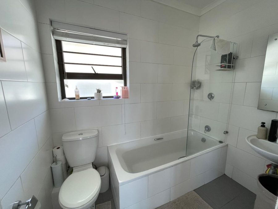 1 Bedroom Property for Sale in Sea Point Western Cape